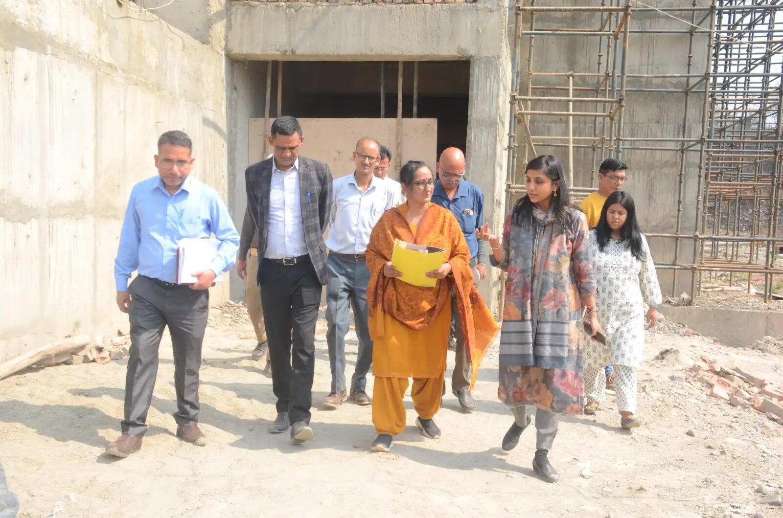 कार्यो में खामियां मिलने पर डीएम नाराज