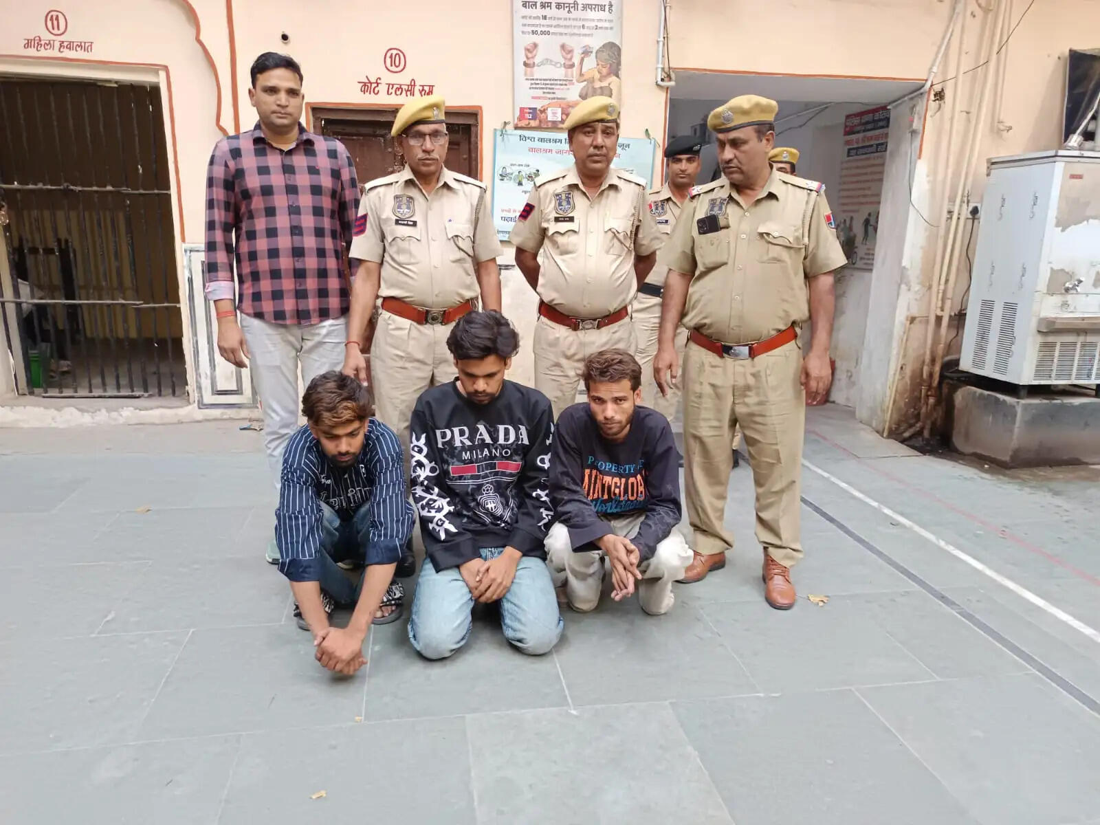 बीस लाख रुपये से भरा बैग लूटने वाले तीन आरोपित गिरफ्तार