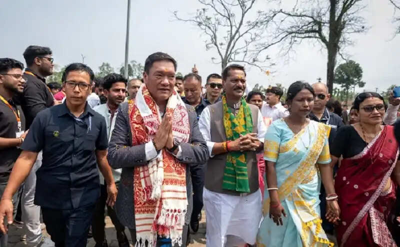 असम चुनाव 26 : भाजयुमो के कार्यक्रम में शामिल हुए अरुणाचल प्रदेश के मुख्यमंत्री