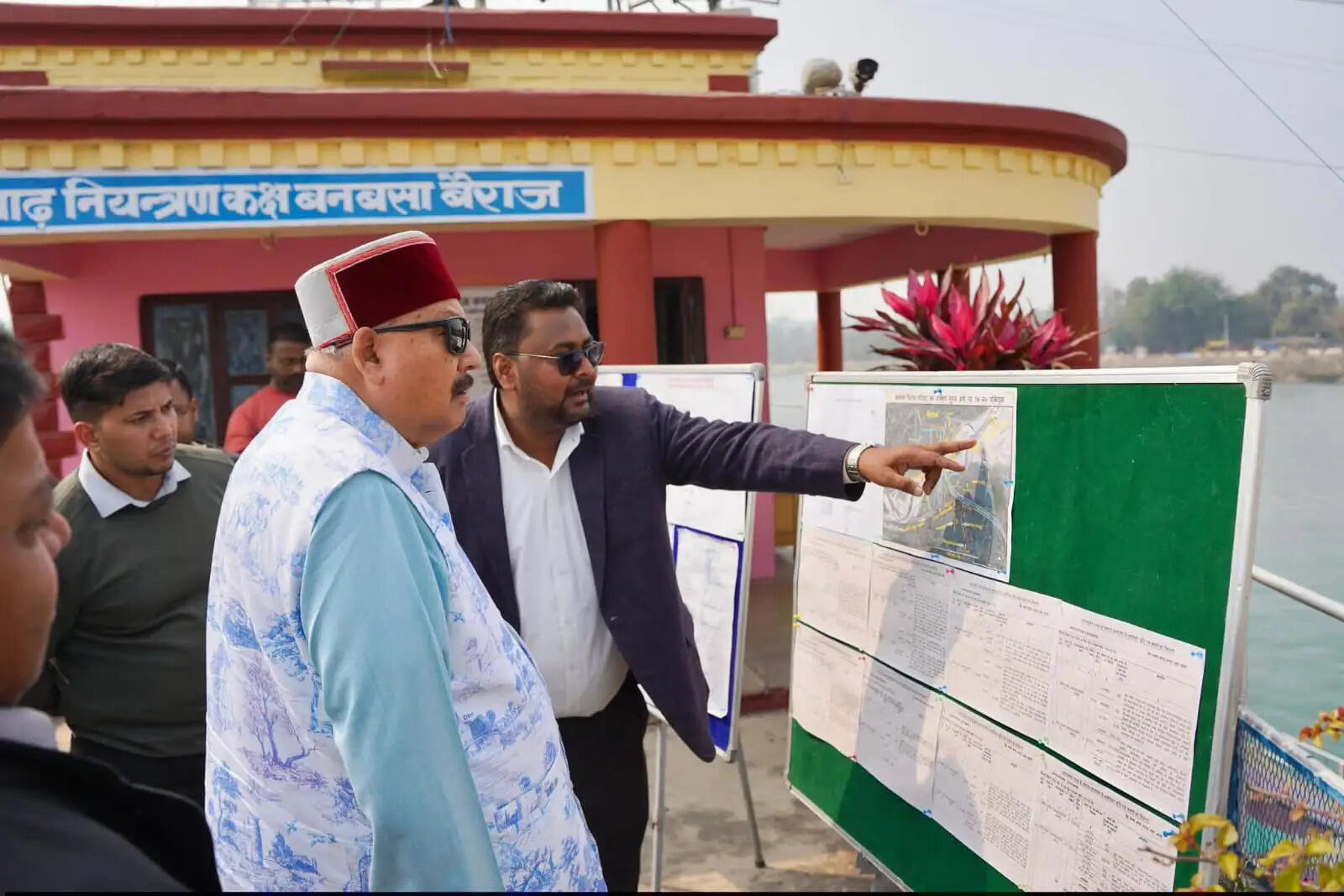 मंत्री सतपाल महाराज ने बनबसा में आधुनिक लैंड पोर्ट परियोजना का किया निरीक्षण