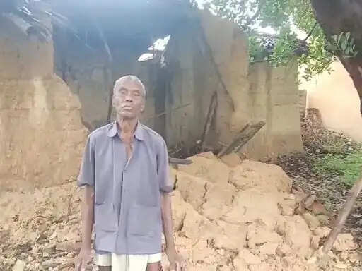 अनूपपुर: लगातार बारिश से दो मकान ढहे, परिवार सुरक्षित, मदद की गुहार