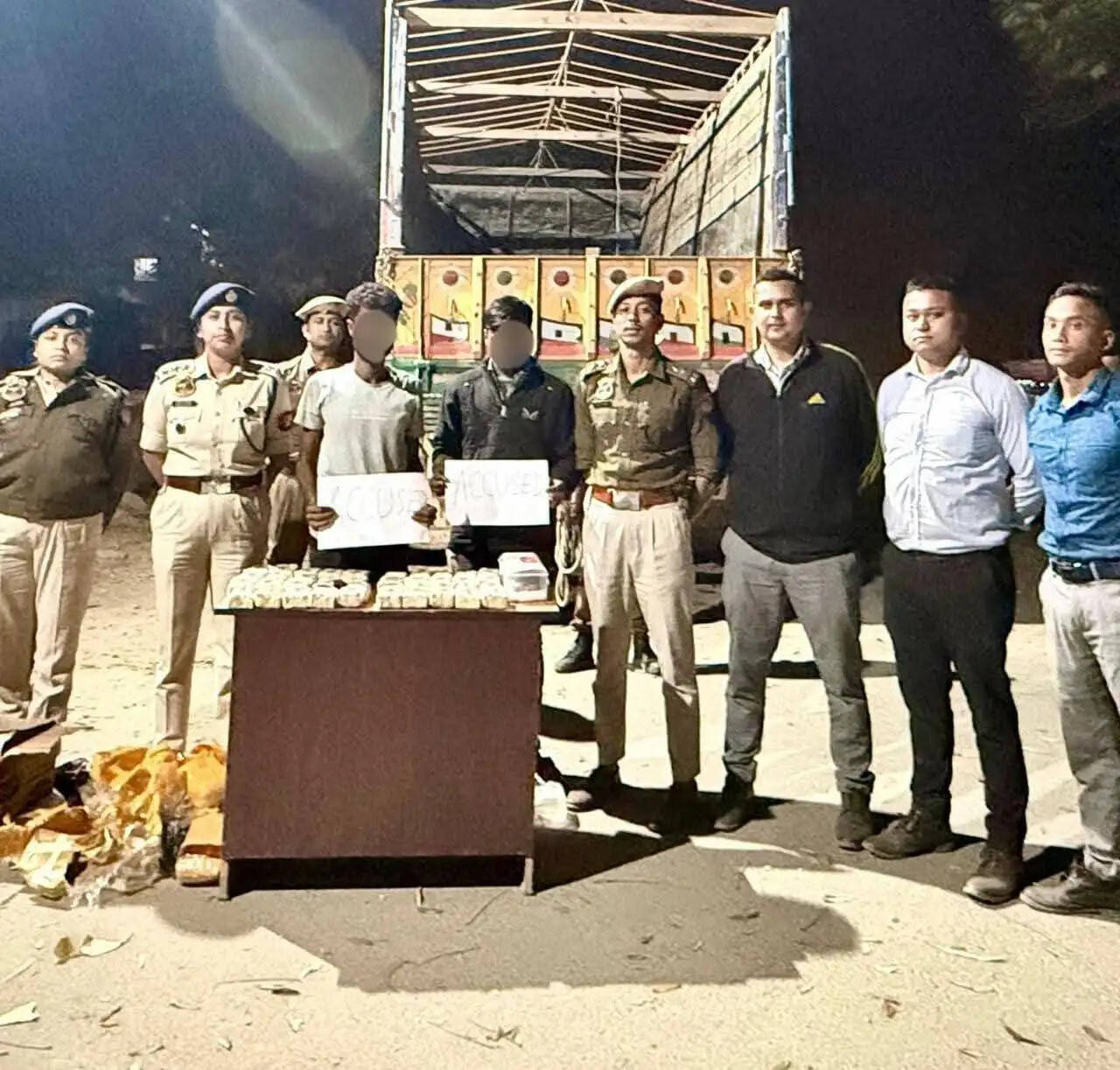 तीन तस्कर गिरफ्तार