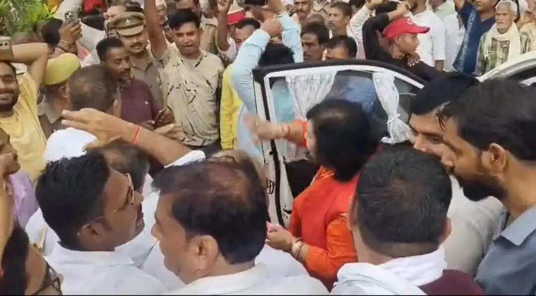 निजी गोशाला पर किसानों ने लगाए फसल बर्बाद करने का आरोप