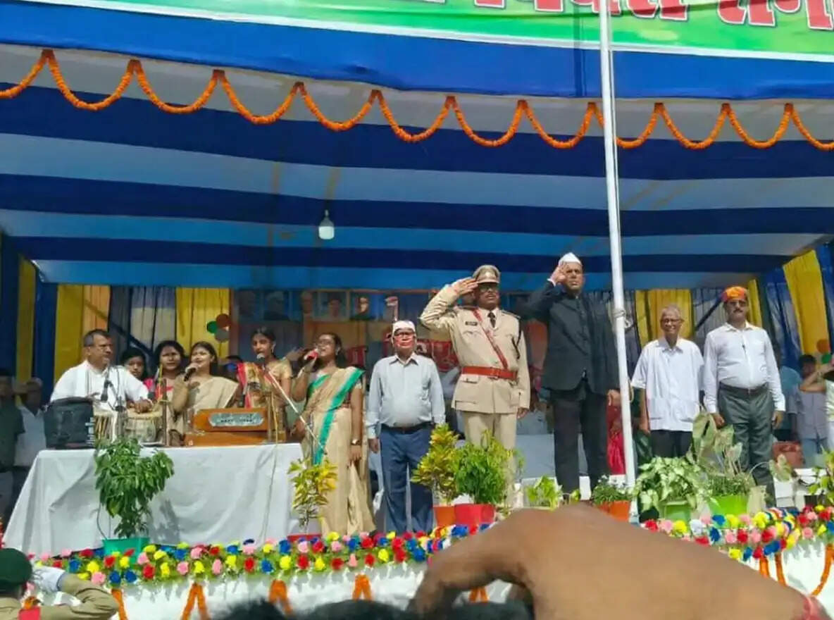 वीरपुर में उत्साह के साथ मनाया गया स्वतंत्रता दिवस, एसडीएम ने फहराया राष्ट्रीय ध्वज