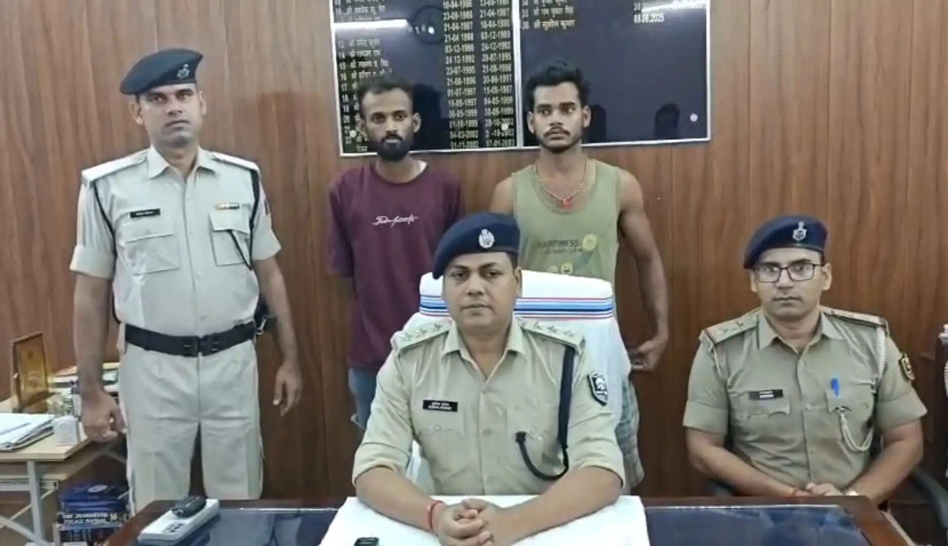ऑपरेशन प्रहार के तहत आरएस थाना पुलिस ने 101 ग्राम स्मैक के साथ दो युवक को किया गिरफ्तार