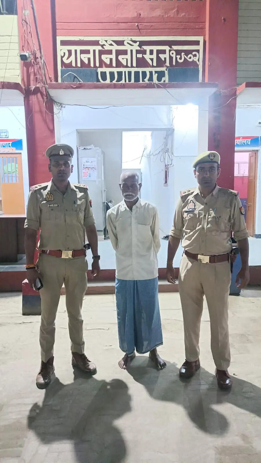 चौकीदार की हत्या का खुलासा, आरोपित गिरफ्तार, कुल्हाड़ी बरामद