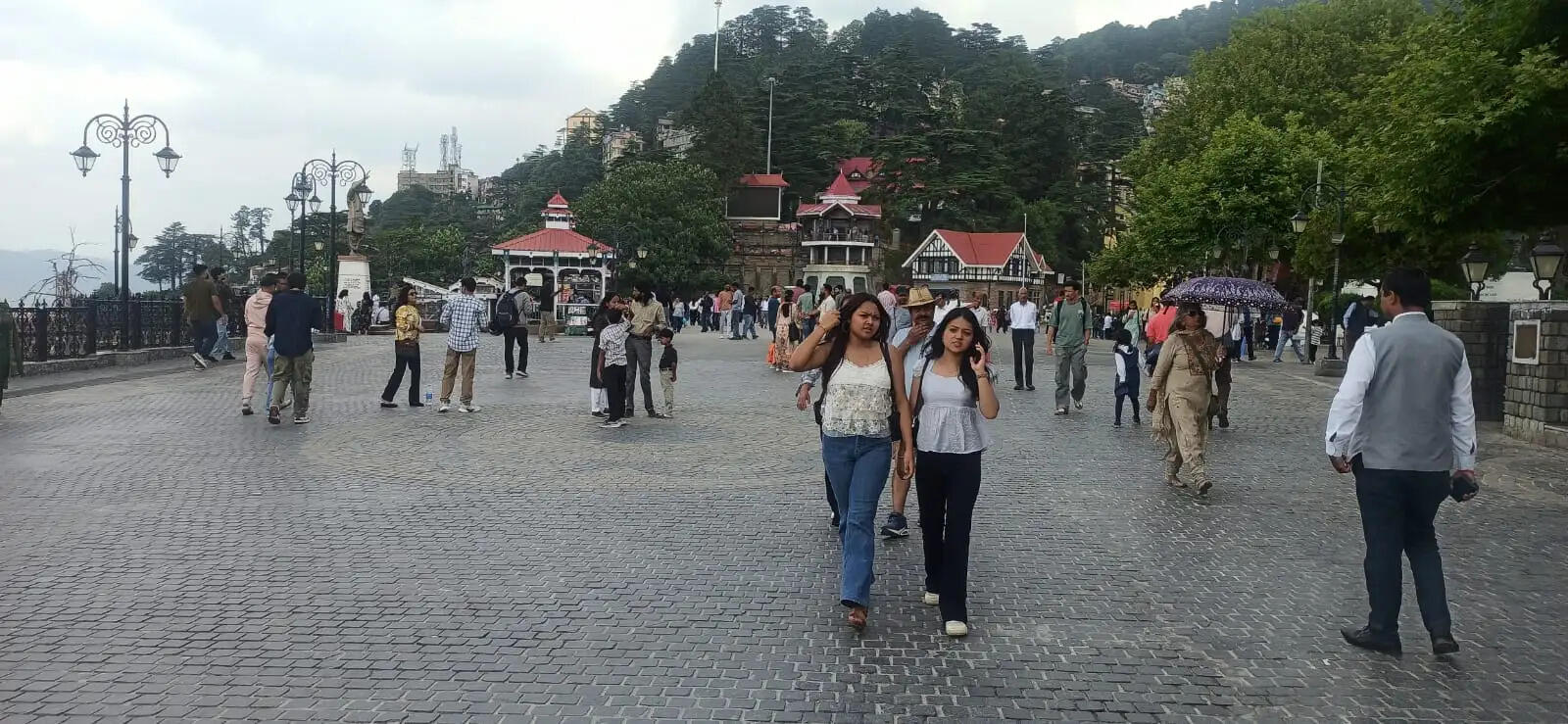 हिमाचल में आंधी-बारिश से बदला मौसम, 14 डिग्री तक लुढ़का पारा