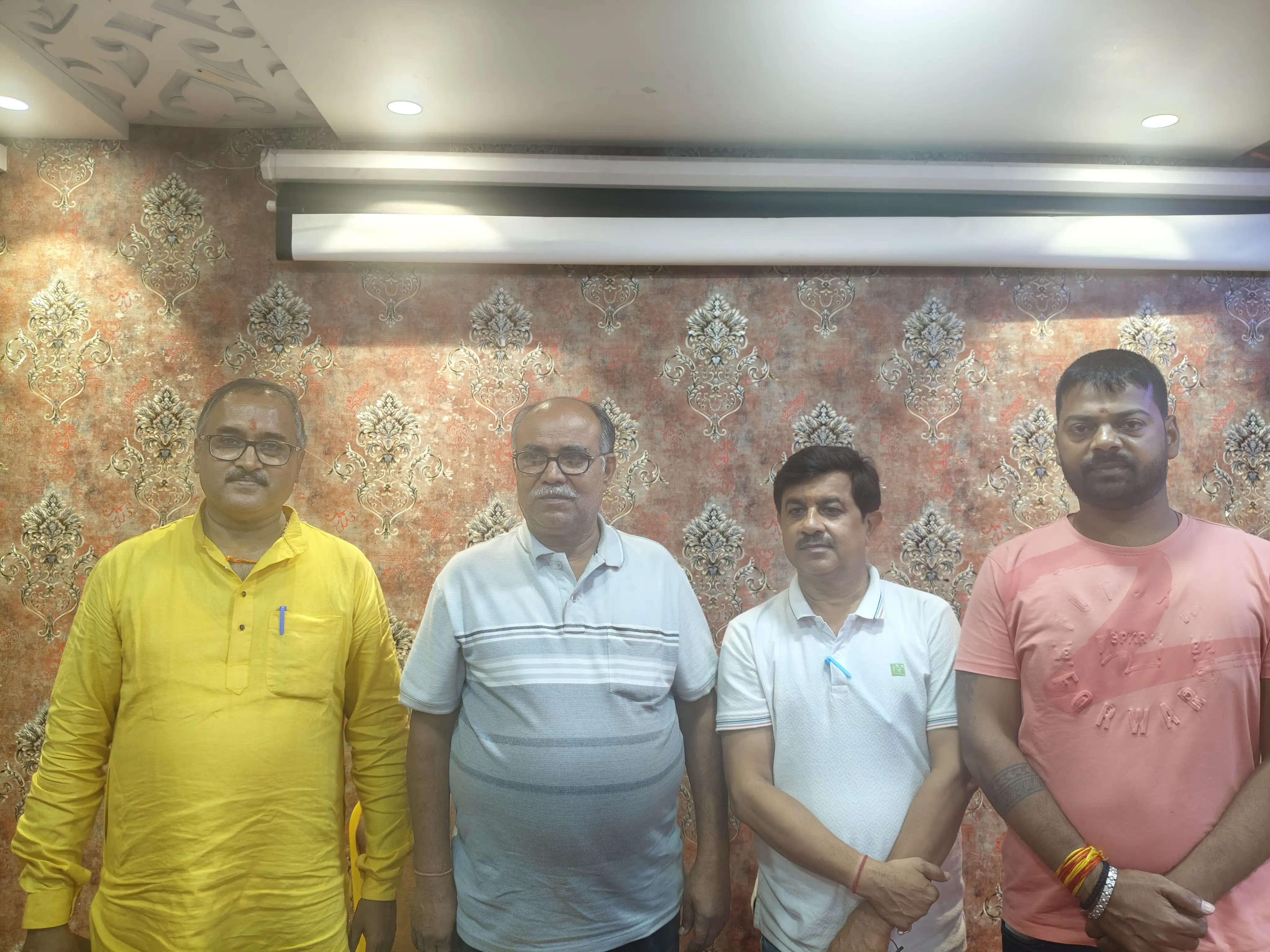 औषधि विक्रेता संघ के चुनाव में अजय गुप्ता अध्यक्ष, द्वारिका नाथ पांडेय सचिव और नवीन गुप्ता कोषाध्यक्ष निर्विरोध निर्वाचित