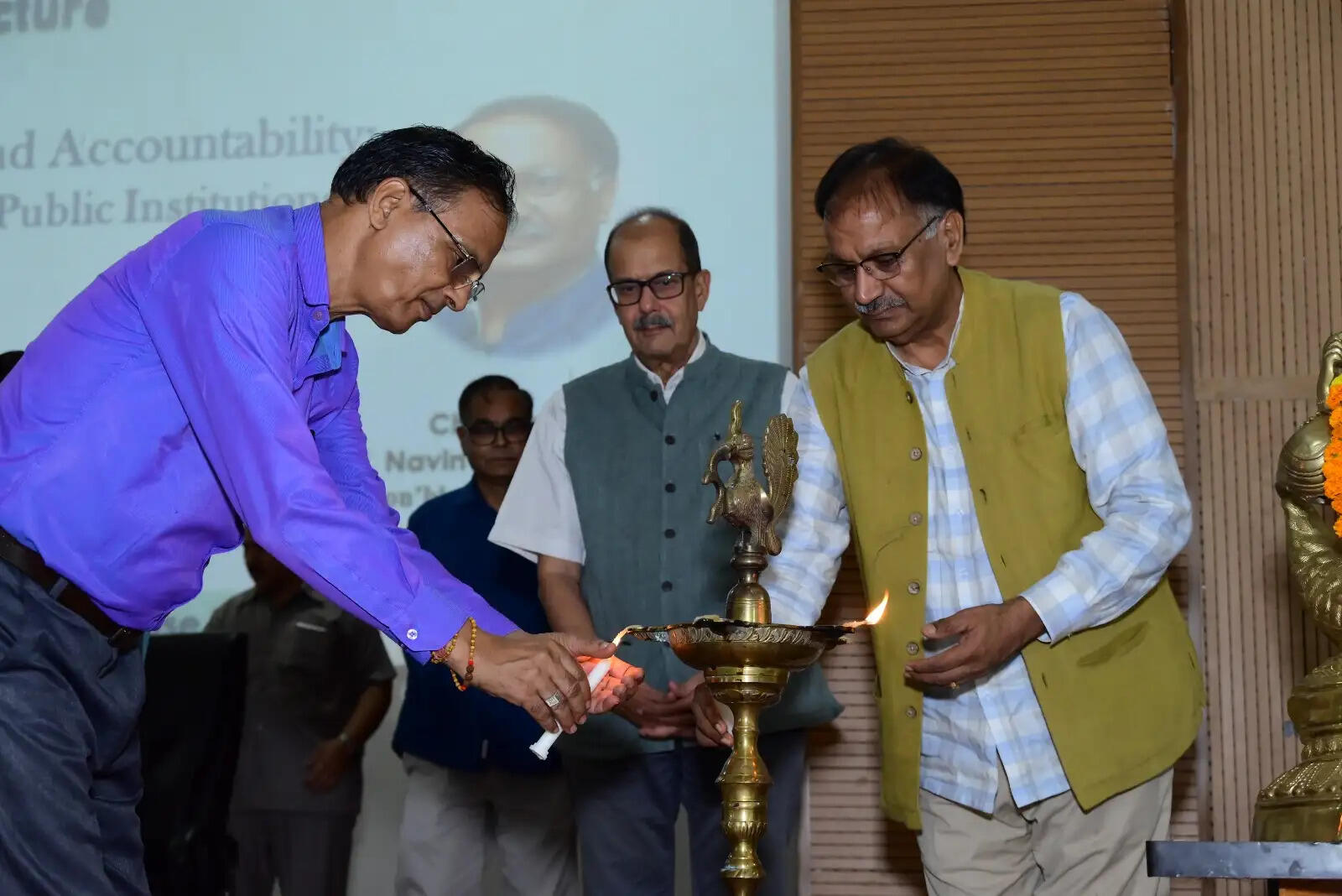 यूओयू में वित्तीय प्रबंधन पर विशेष व्याख्यान एवं ईवी चार्जिंग स्टेशन का उद्घाटन