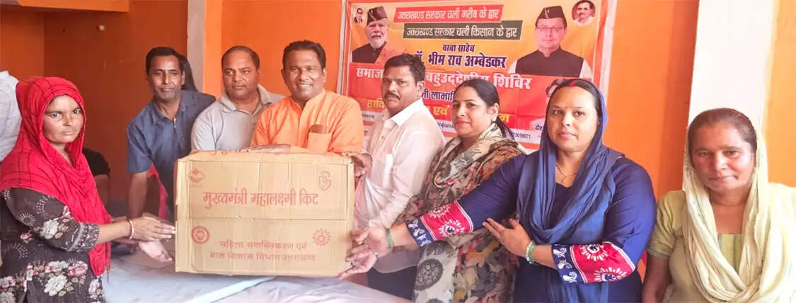 जनसंवाद शिविर में उठीं राशन कार्ड और पेंशन की समस्याएं