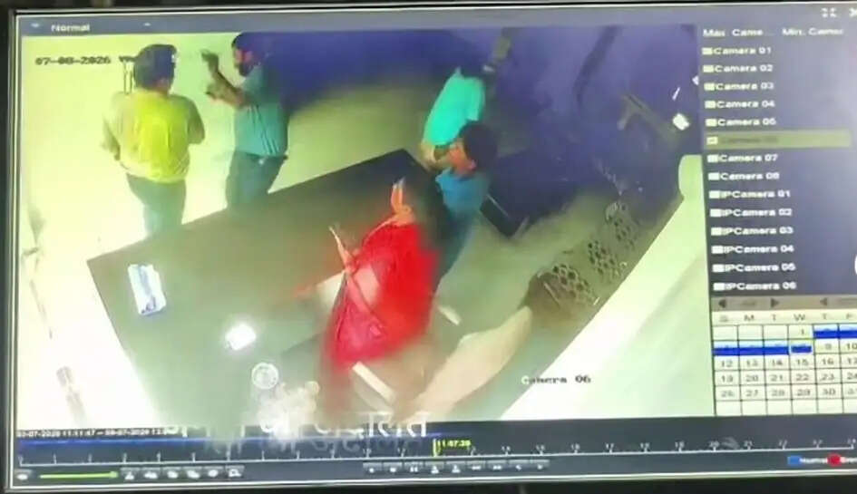 उज्जैन में नगर निगम के भवन अधिकारी सह फायर ऑफिसर को होटल संचालक के पुत्र ने मारे थप्पड़