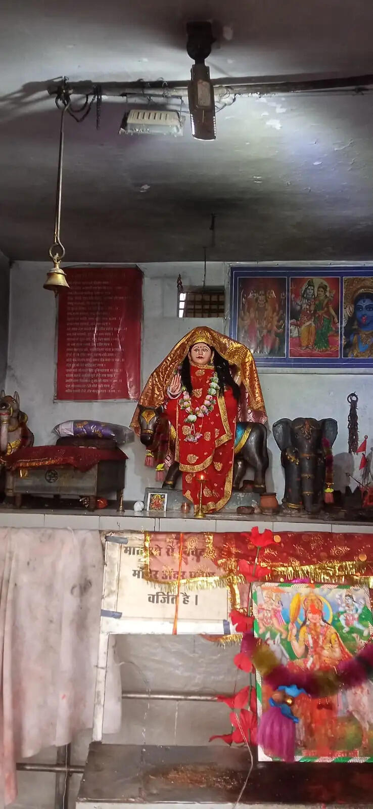 भखारा की आराध्य देवी शीतला मंदिर में बड़ी चोरी, दानपेटी से लेकर माता के श्रृंगार तक ले उड़े चोर