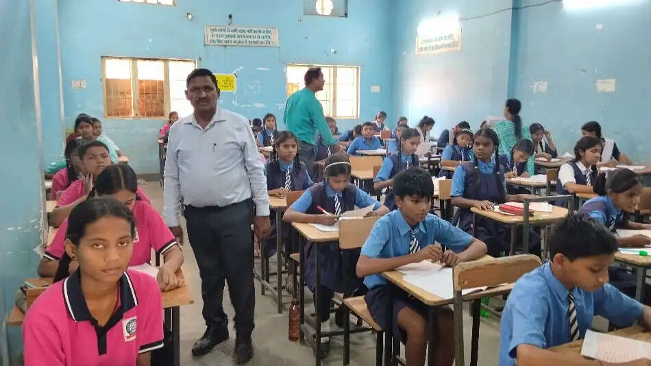 दो पालियों में हुई राष्ट्रीय साधन सह प्रावीण्य छात्रवृत्ति परीक्षा