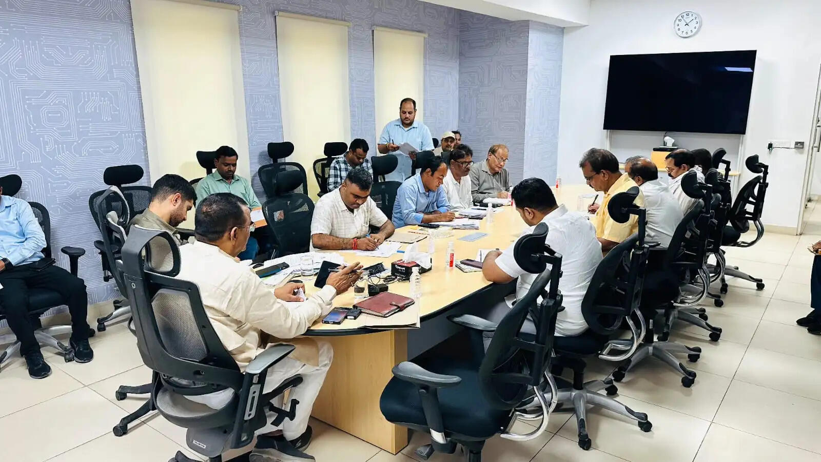 वाराणसी : 15 दिनों में गलीपिट की मरम्मत और सफाई का अल्टीमेटम, लापरवाही पर नपेंगे अफसर : महापौर