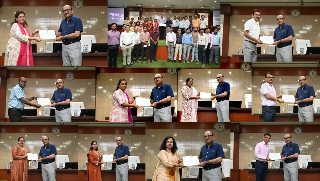 मुख्य सचिव ने ई-ऑफिस एवं समयबद्ध उपस्थिति के लिए अधिकारी-कर्मचारियों को किया सम्मानित
