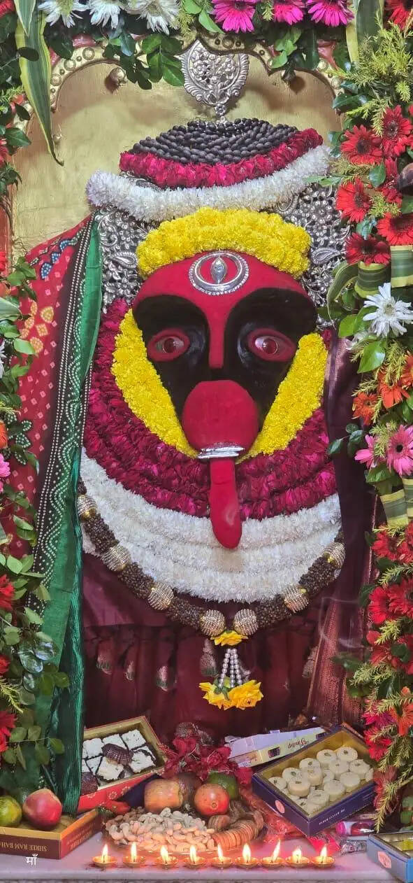 शारदीय नवरात्र : वाराणसी में सातवें दिन मां कालरात्रि के दरबार में उमड़ा आस्था का सैलाब