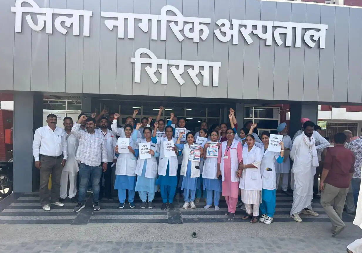 सिरसा: मॉडल ऑनलाइन ट्रांसफर पॉलिसी के विरोध में हड़ताल