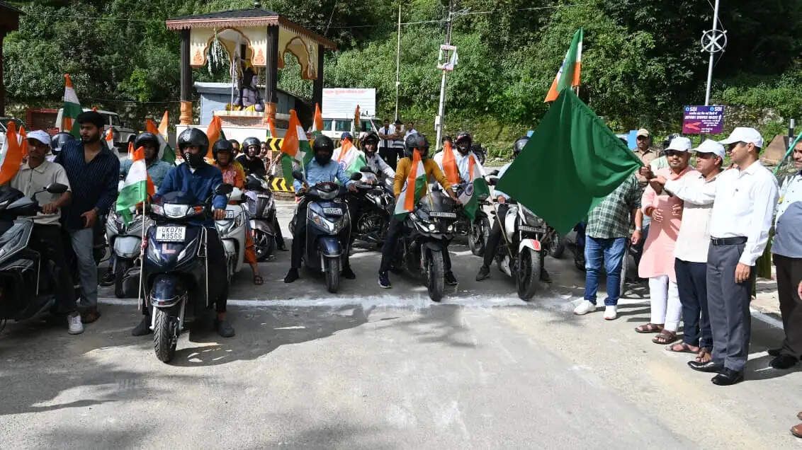 नई&nbsp;टिहरी&nbsp;और कीर्तिनगर&nbsp;में&nbsp;तिरंगा&nbsp;बाइक&nbsp;रैली&nbsp;में&nbsp;उमड़ी&nbsp;भीड