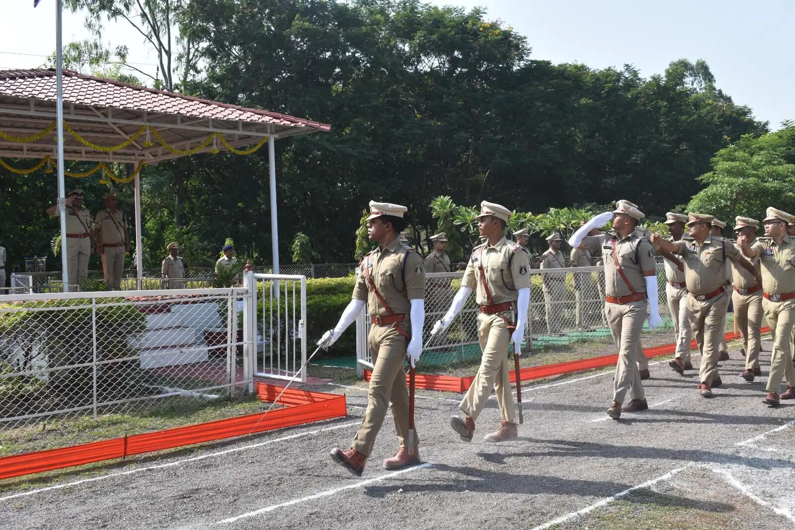 आईजी रामगोपाल गर्ग ने किया जांजगीर-चांपा पुलिस लाइन और एसपी कार्यालय का वार्षिक निरीक्षण