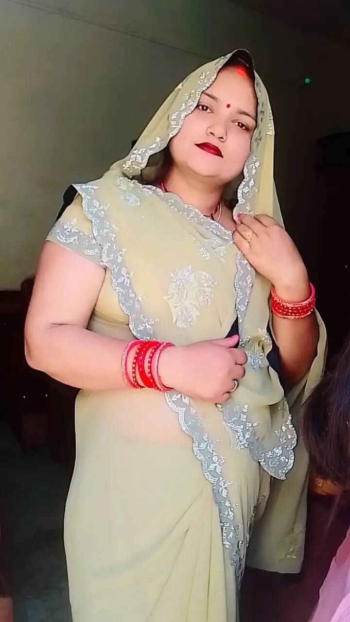 चटाई के नीचे छिपे सांप ने महिला काे काटा, इलाज के दौरान मौत