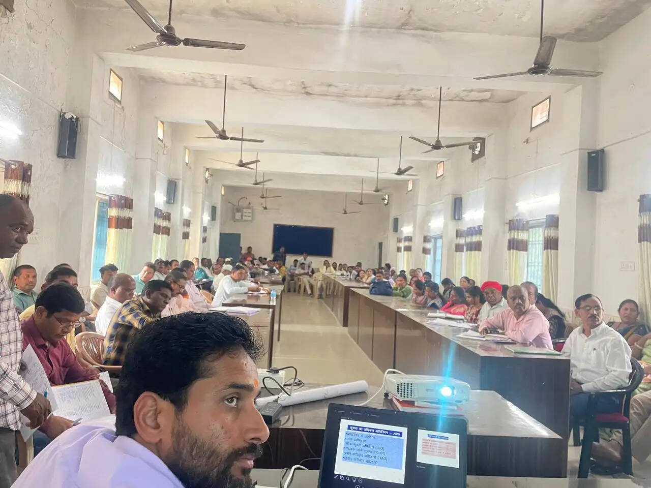 सूरजपुर में आरटीआई के ऑनलाइन संचालन पर अधिकारियों को दिया गया प्रशिक्षण