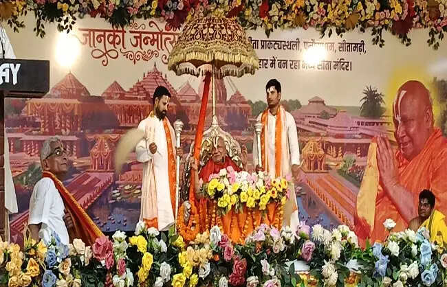 श्री राम अयोध्या में और माता सीता मिथिला में प्रकट होकर परम ब्रह्म स्वरूप में अभिनय करते हैं : रामभद्राचार्य जी महाराज