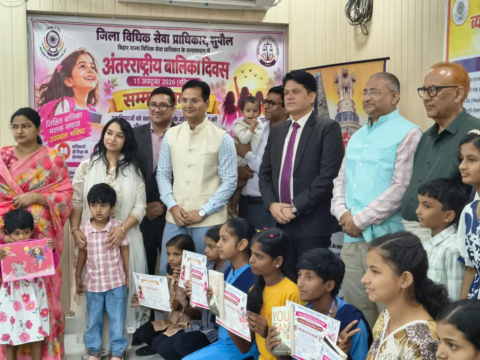 अंतरराष्ट्रीय बालिका दिवस पर मेधावी छात्राओं और साहसी बालिकाओं को किया गया सम्मानित