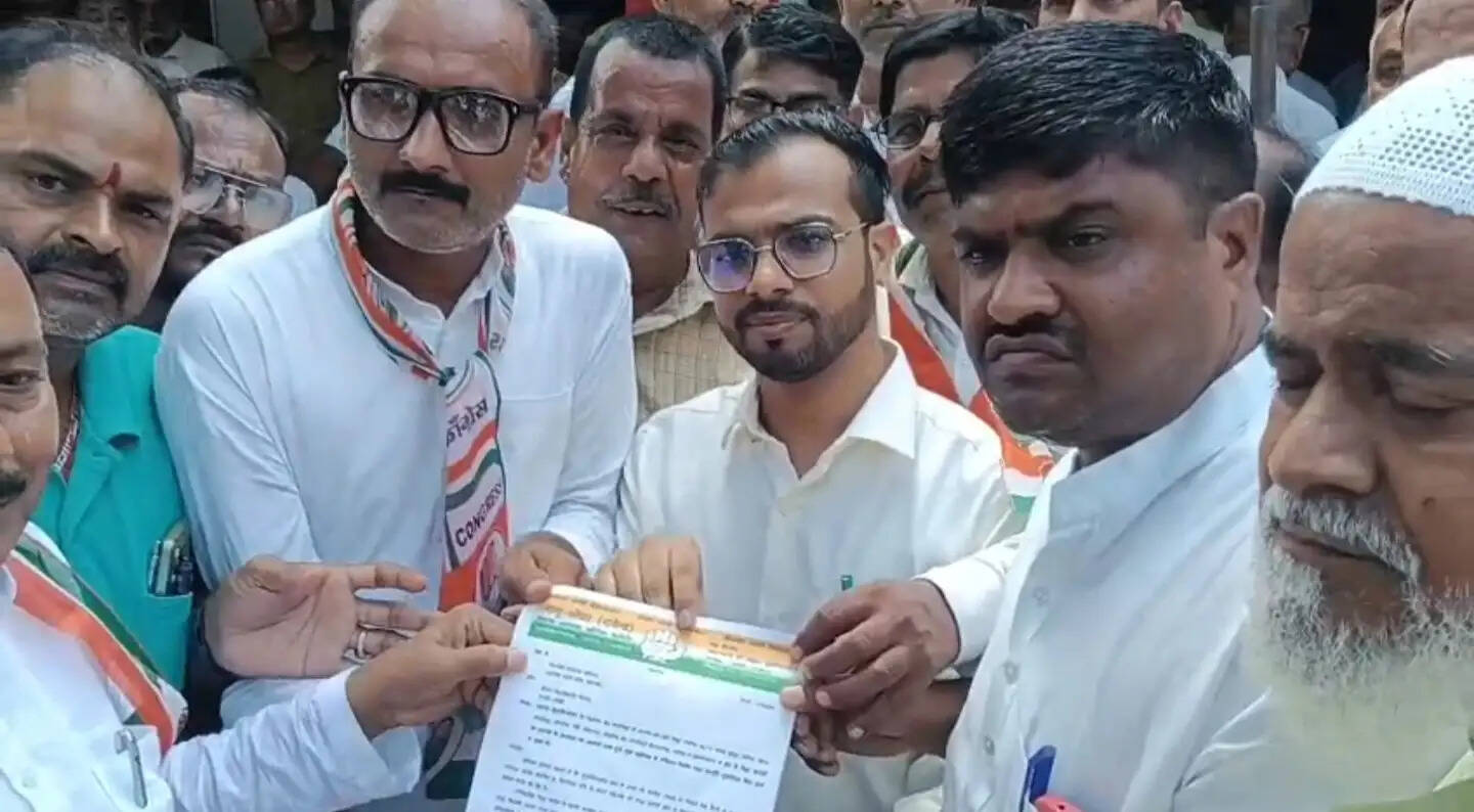 अमेठी : दुर्गा पूजा से पहले निर्बाध बिजली आपूर्ति की मांग, कांग्रेसियों ने एसडीएम को सौंपा ज्ञापन
