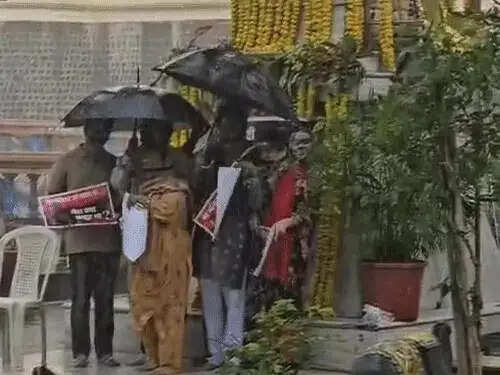 इंदौर&nbsp;नगर&nbsp;निगम&nbsp;में&nbsp;जीतू यादव की एमआईसी में वापसी के विरोध में परिवार सहित धरने पर बैठे कालरा