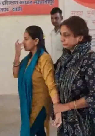 आईटीआई की अनुदेशक छह हजार की रिश्वत लेते गिरफ्तार