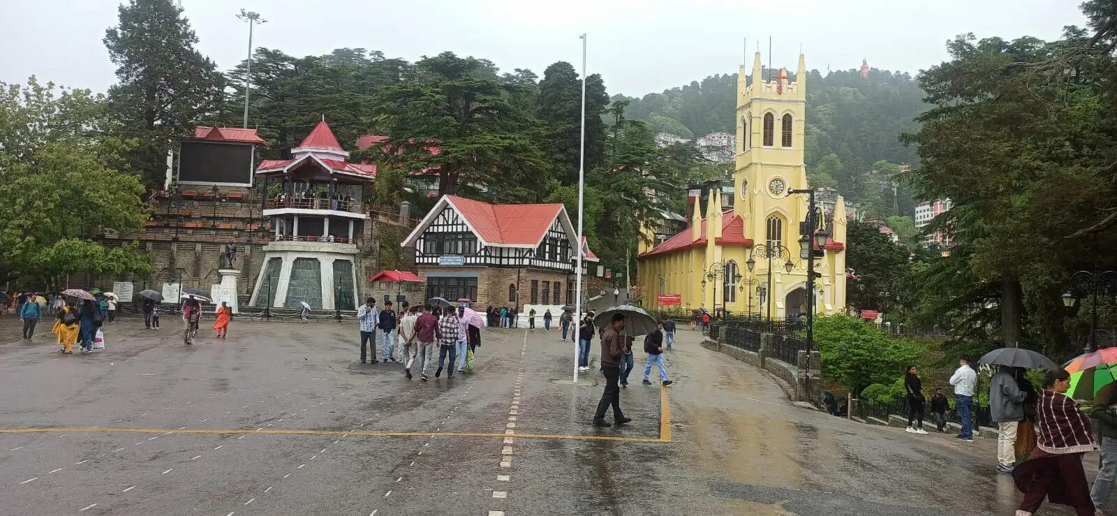 हिमाचल में बारिश-आंधी से 8–10 डिग्री तक गिरा पारा, भीषण गर्मी से मिली राहत