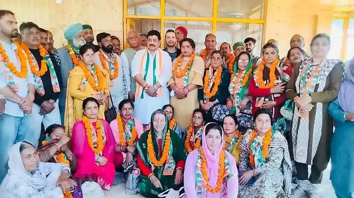 सोलन में 50 लोगों ने थामा कांग्रेस का दामन