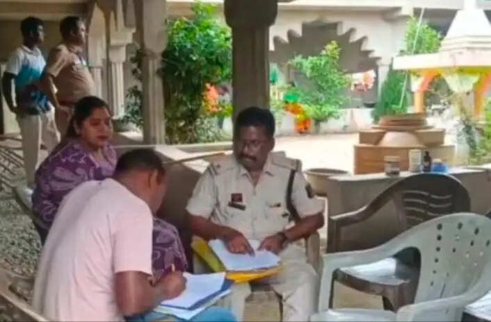 घर में लगी भीषण आग से बुजुर्ग दंपती की जिंदा जलकर मौत, इलाके में फैली सनसनी