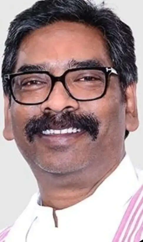 बिना कारकेड के मंत्रालय पहुंचे मुख्यमंत्री, कहा- मैं भी आम आदमी हूं