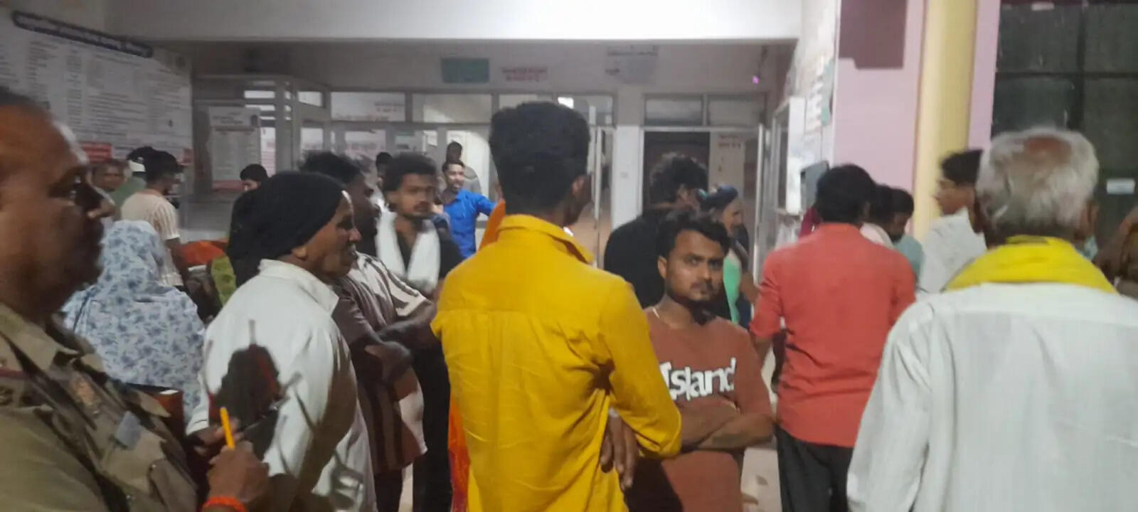 ऑटो की टक्कर से दो सगे भाई घायल, उपचार के दाैरान एक की मौत