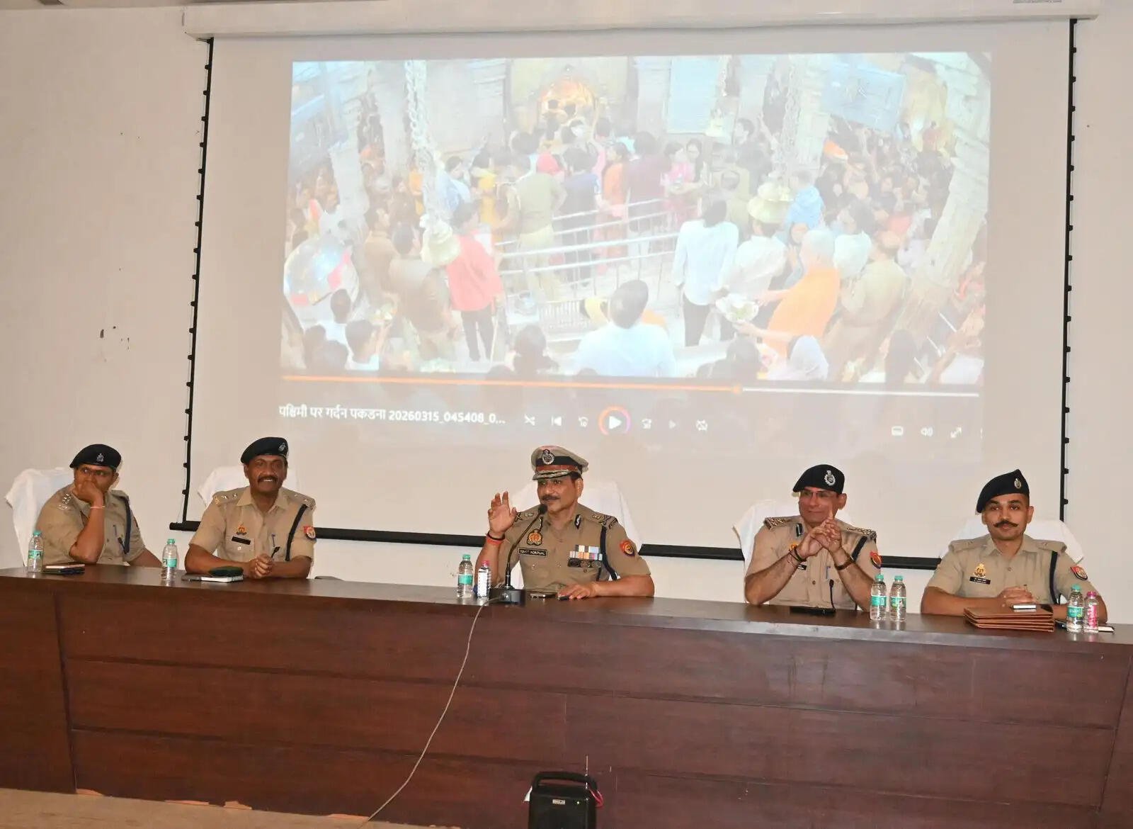 काशी विश्वनाथ धाम में पुलिस कर्मियों को ‘सॉफ्ट स्किल’ प्रशिक्षण, श्रद्धालुओं को मेहमान समझकर ड्यूटी करने का निर्देश