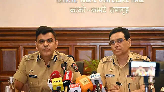 मुंबई में गणपति विसर्जन के दौरान 22 हजार से अधिक पुलिसकर्मी तैनात, एआई और ड्रोन से होगी निगरानी