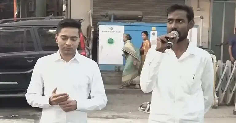 माकपा के युवा नेता प्रतीक-उर-रहमान तृणमूल में शामिल, अभिषेक बनर्जी ने थमाया झंडा