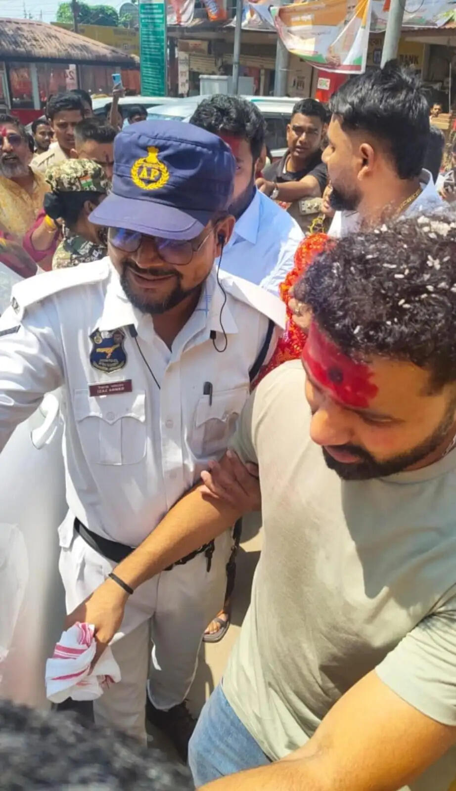 भारतीय क्रिकेट टीम के दो स्टार खिलाड़ियों ने लिया मां कामाख्या का आशीर्वाद