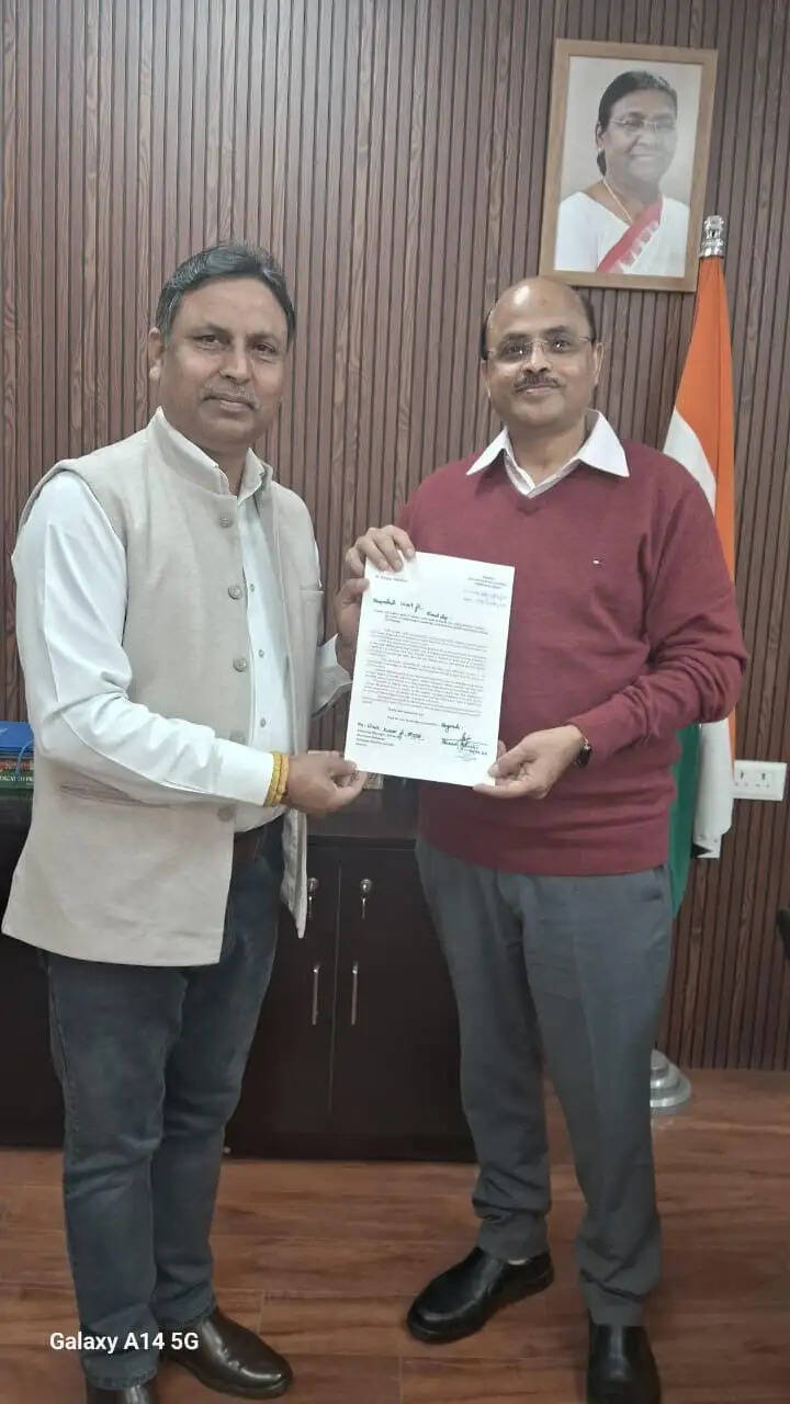 कठुआ रेलवे स्टेशन के विकास और ट्रेनों के ठहराव बहाली की मांग