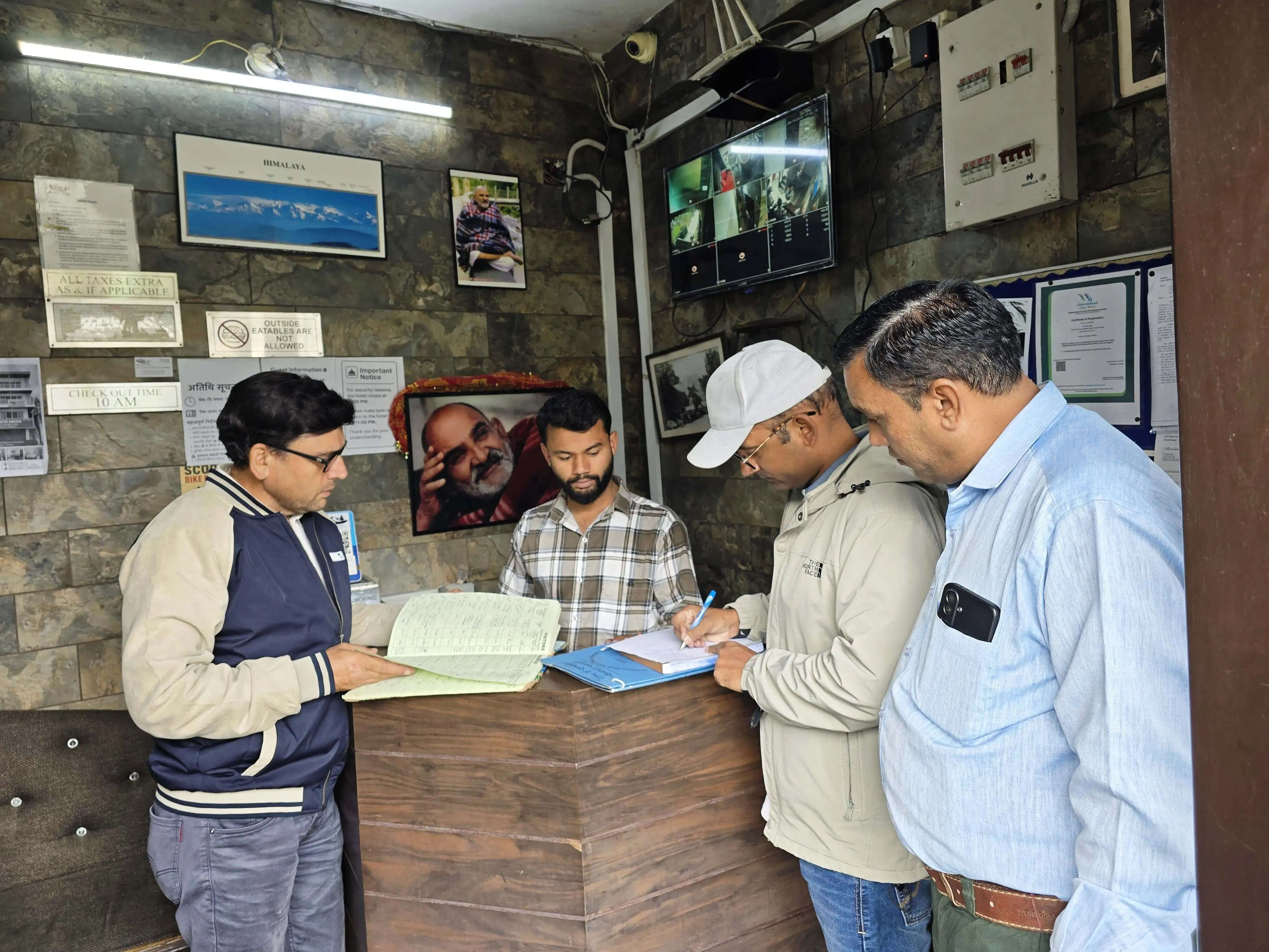 नैनीताल के 15 होटल-गेस्ट हाउसों में मिलीं खामियां, छह पर जुर्माना