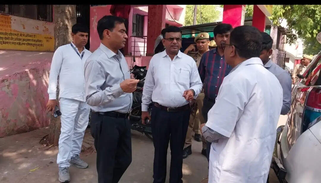 जिलाधिकारी ने 50 बेड अस्पताल का किया औचक निरीक्षण, व्यवस्थाएं सुधारने के निर्देश