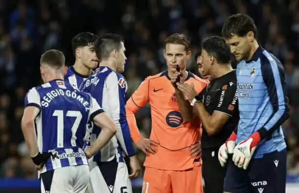 ला लीगा 2025-26: रियल सोसिएदाद ने बार्सिलोना को 2-1 से चौंकाया, जीत का सिलसिला टूटा