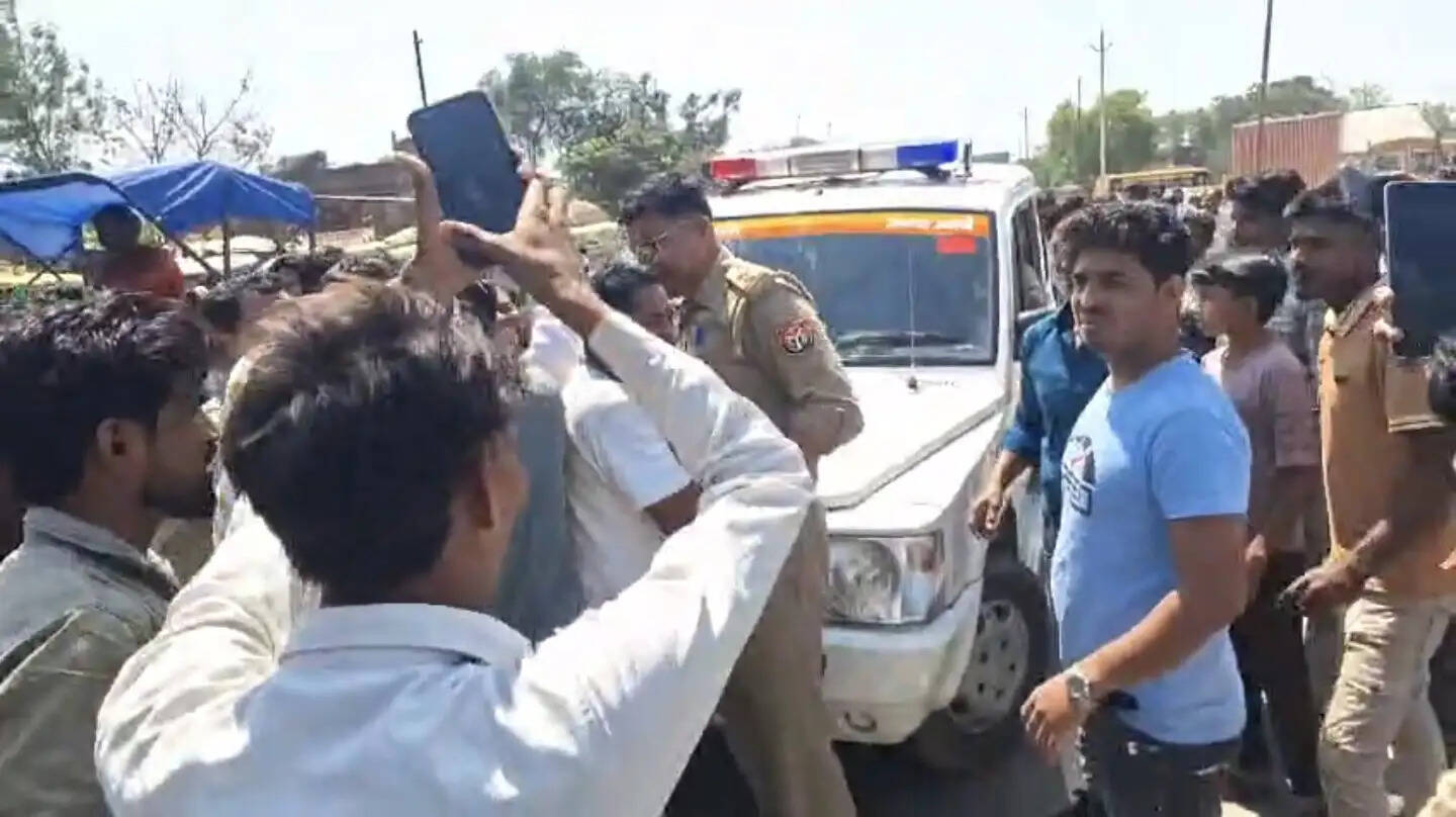 25 लीटर पेट्रोल मांग रहे युवक ने किया हंगामा, 4 आरोपित गिरफ्तार