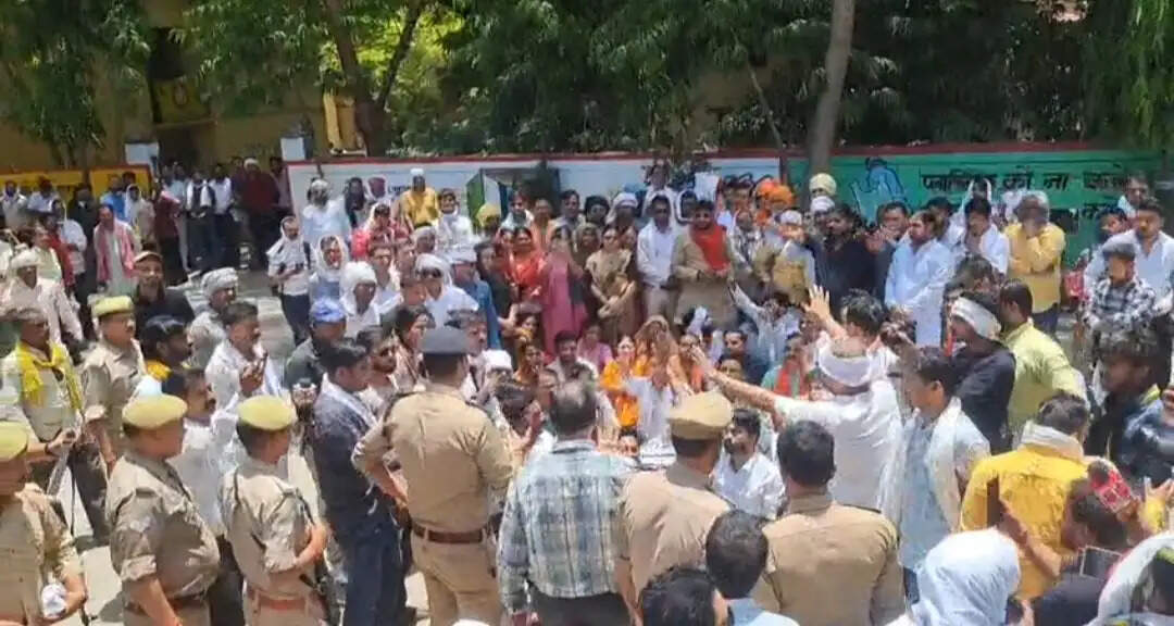 एफआईआर दर्ज होने से भाजपा कार्यकर्ताओं में गहराया असंतोष