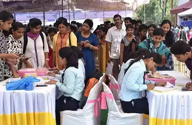 रीवा में आज रोजगार मेले के आयोजन, युवाओं का चयन करेंगी 20 कंपनियां