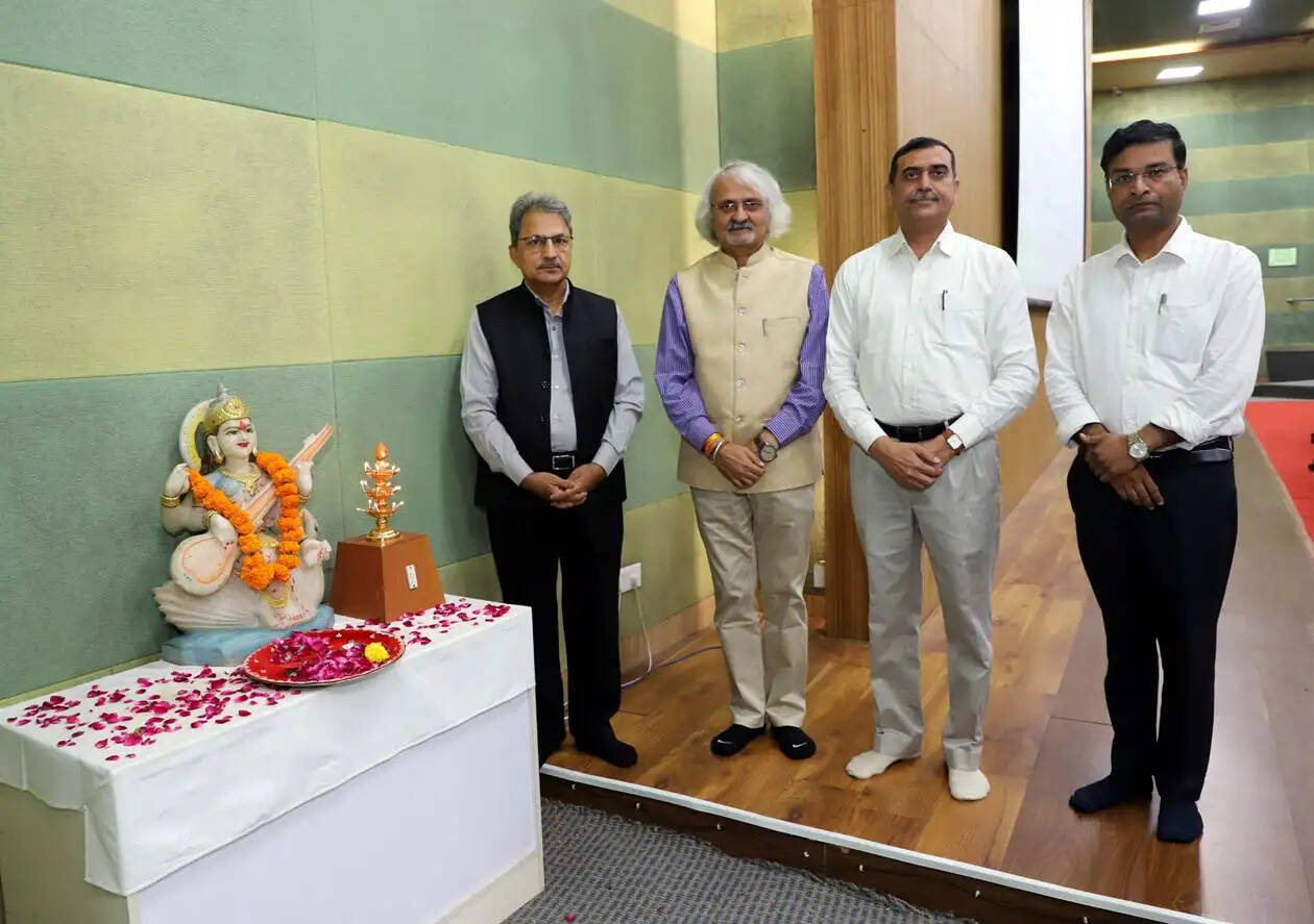 हिसार : भारतीय ज्ञान परंपरा को समकालीन शिक्षा से जोड़ना समय की आवश्यकता : प्रो. केसी शर्मा
