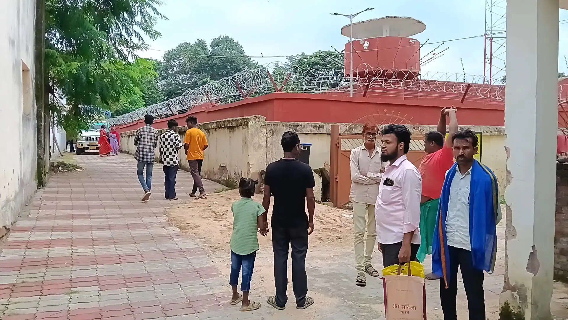 खेत जुताई के दौरान ट्रैक्टर से दबकर चालक की मौत