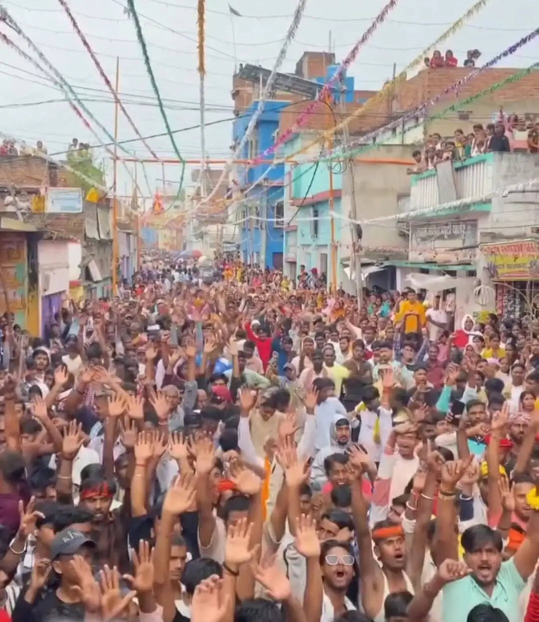 सारण में 30-36 घंटे की विसर्जन शोभायात्रा के बाद हनुमान जी की विदाई, प्रशासन ने ली राहत की सांस