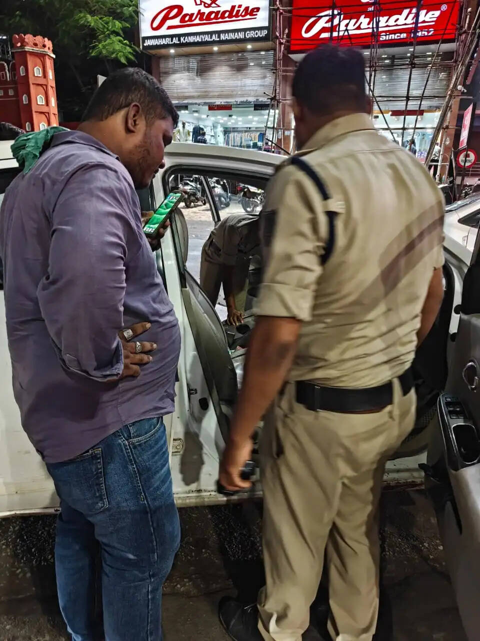 रायपुर में 41 स्थानों पर पुलिस की सघन नाकेबंदी, चोरी की बाइक बरामद, चाकू के साथ युवक गिरफ्तार